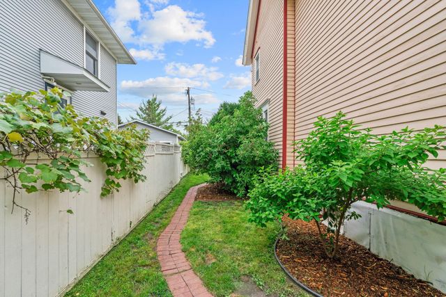 689 Oakdale Avenue, Saint Paul, MN 55107