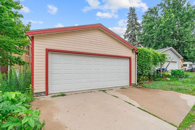 689 Oakdale Avenue, Saint Paul, MN 55107