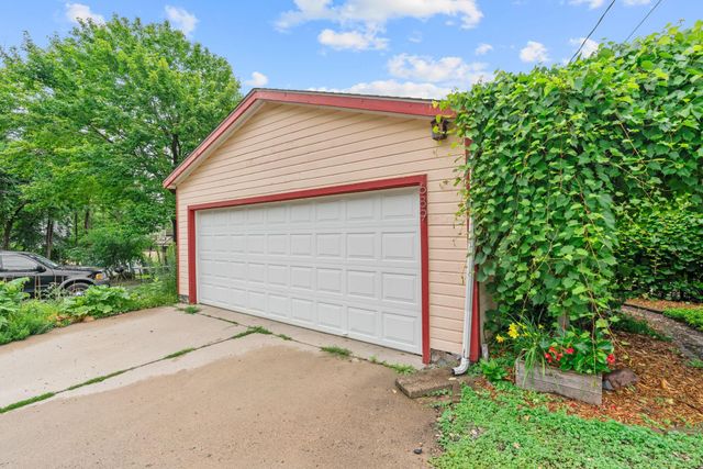 689 Oakdale Avenue, Saint Paul, MN 55107