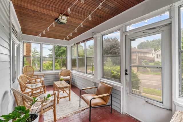689 Oakdale Avenue, Saint Paul, MN 55107