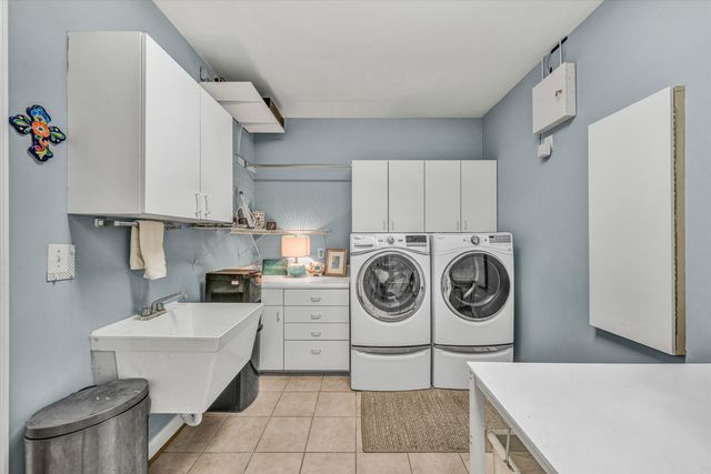3606 Wellington DR, Roanoke, VA 24014