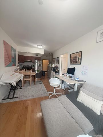 31-53 Linden Place 3E, Flushing, NY 11354