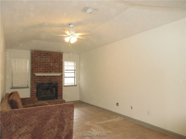 1000 Hardwood Lane, College Station, TX 77840