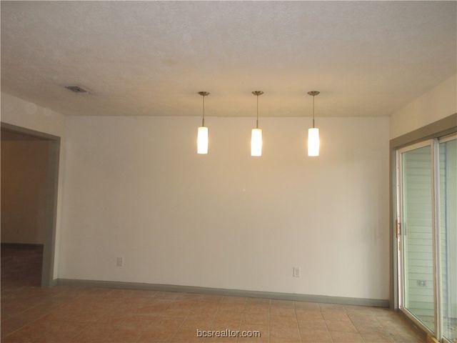 1000 Hardwood Lane, College Station, TX 77840