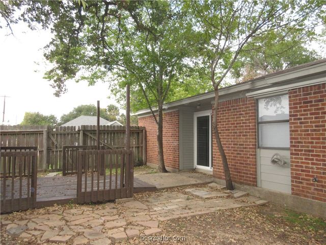 1000 Hardwood Lane, College Station, TX 77840