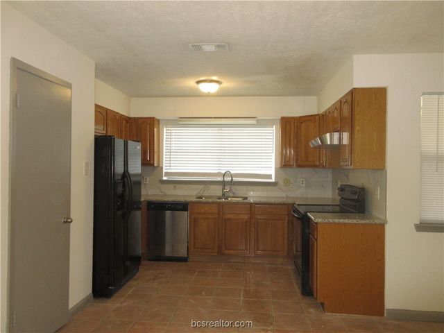 1000 Hardwood Lane, College Station, TX 77840