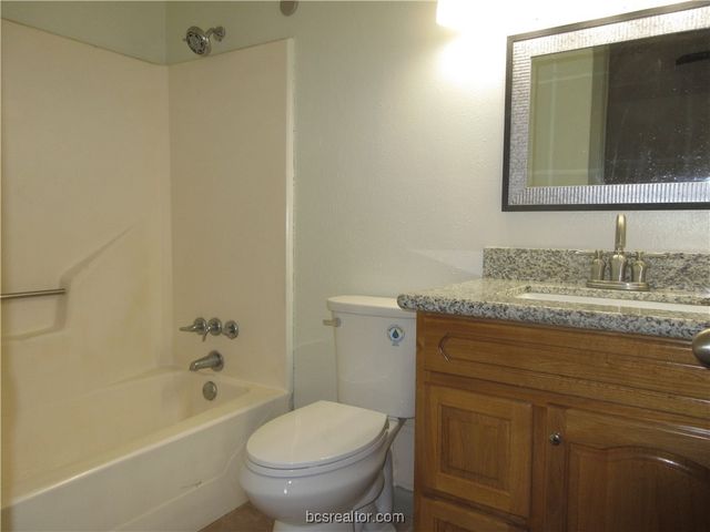 1000 Hardwood Lane, College Station, TX 77840