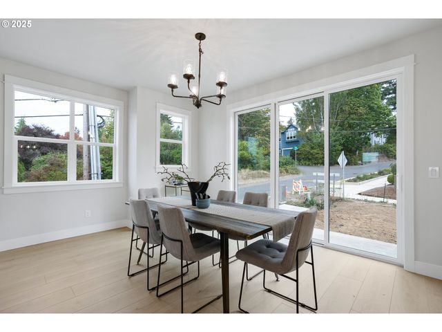 6024 Sw 18TH Dr, Portland, OR 97239