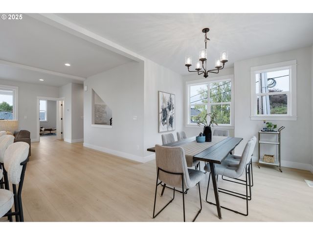 6024 Sw 18TH Dr, Portland, OR 97239