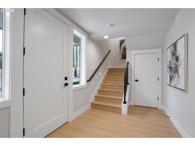 6024 Sw 18TH Dr, Portland, OR 97239