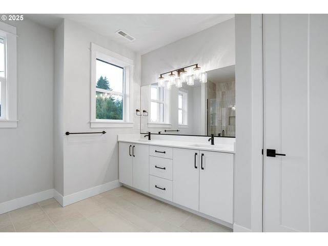 6024 Sw 18TH Dr, Portland, OR 97239