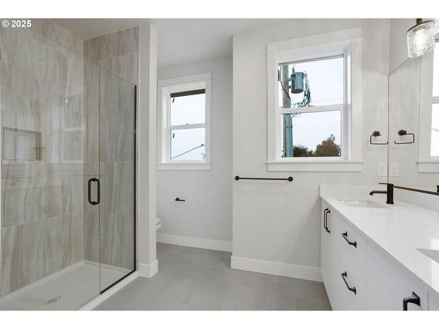 6024 Sw 18TH Dr, Portland, OR 97239