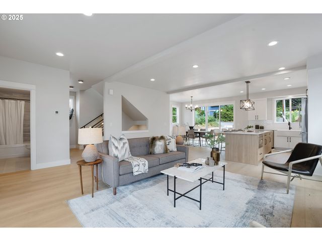 6024 Sw 18TH Dr, Portland, OR 97239