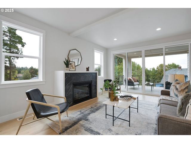 6024 Sw 18TH Dr, Portland, OR 97239