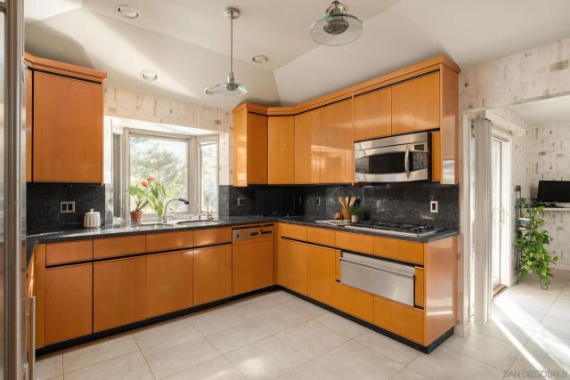 15943 Ranch Hollow Rd, Poway, CA 92064