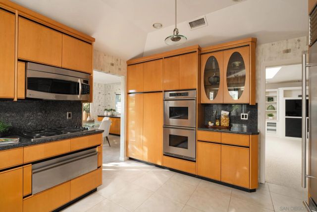 15943 Ranch Hollow Rd, Poway, CA 92064