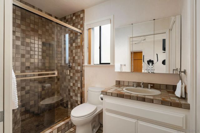 15943 Ranch Hollow Rd, Poway, CA 92064