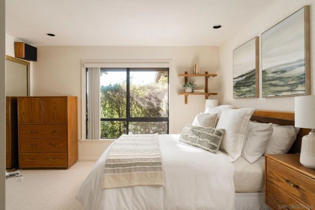 15943 Ranch Hollow Rd, Poway, CA 92064