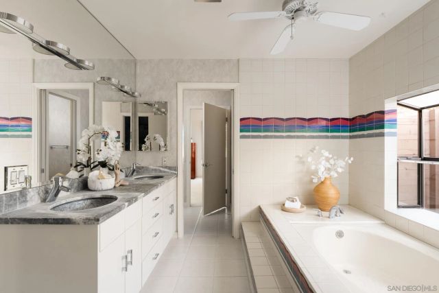 15943 Ranch Hollow Rd, Poway, CA 92064