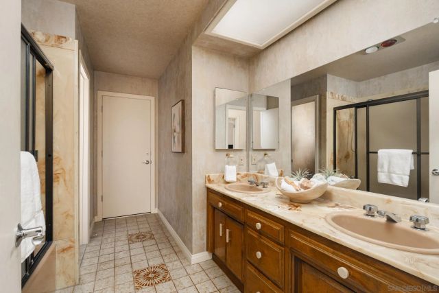 15943 Ranch Hollow Rd, Poway, CA 92064