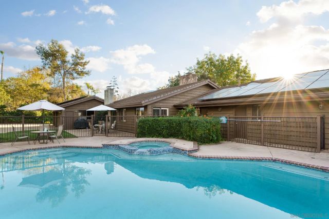 15943 Ranch Hollow Rd, Poway, CA 92064