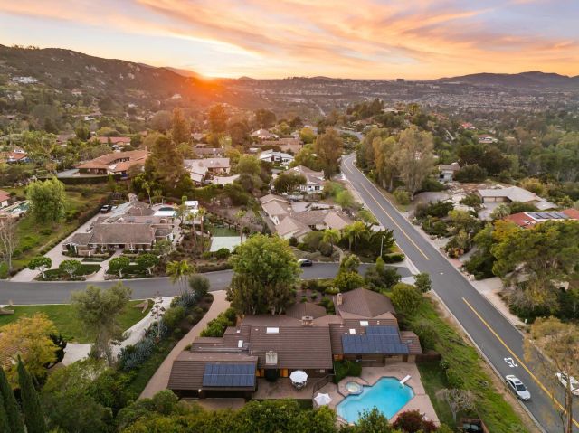 15943 Ranch Hollow Rd, Poway, CA 92064