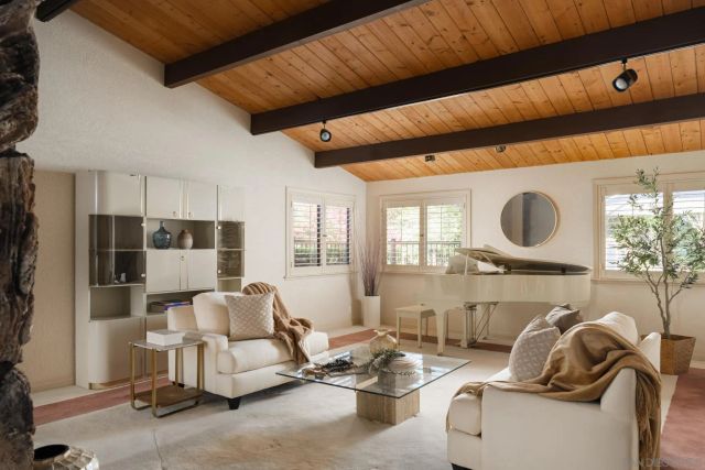 15943 Ranch Hollow Rd, Poway, CA 92064