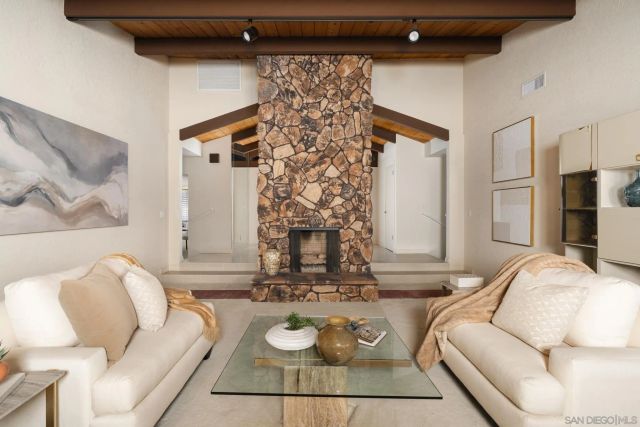 15943 Ranch Hollow Rd, Poway, CA 92064