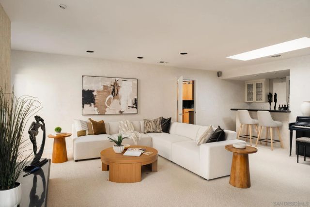 15943 Ranch Hollow Rd, Poway, CA 92064