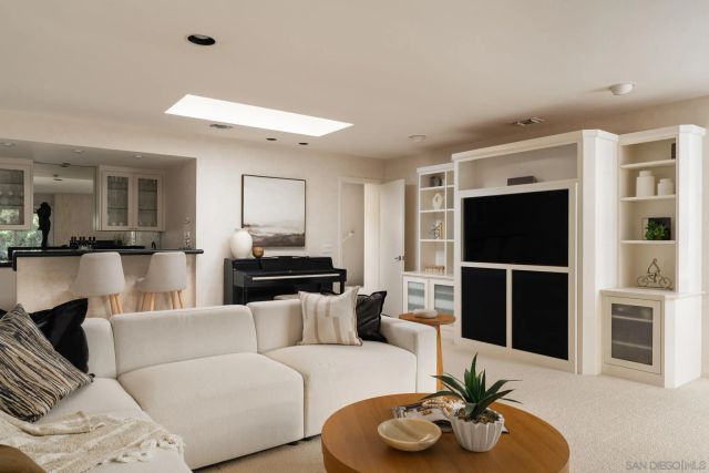 15943 Ranch Hollow Rd, Poway, CA 92064