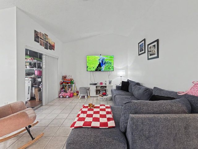 10151 NW 3rd Street, Pembroke Pines, FL 33026