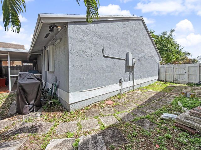 10151 NW 3rd Street, Pembroke Pines, FL 33026