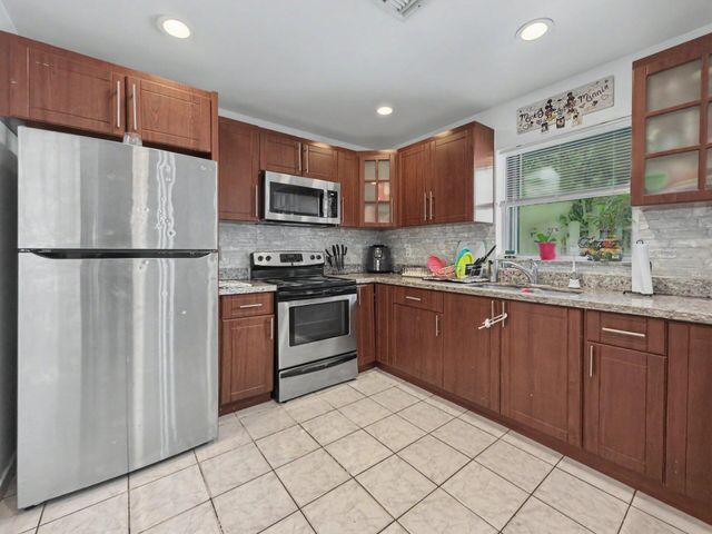 10151 NW 3rd Street, Pembroke Pines, FL 33026