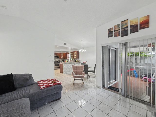 10151 NW 3rd Street, Pembroke Pines, FL 33026