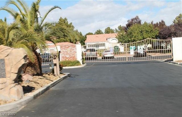 8798 Beacon Harbor Avenue, Las Vegas, NV 89147