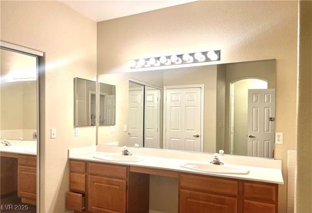 8798 Beacon Harbor Avenue, Las Vegas, NV 89147