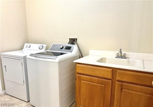 8798 Beacon Harbor Avenue, Las Vegas, NV 89147