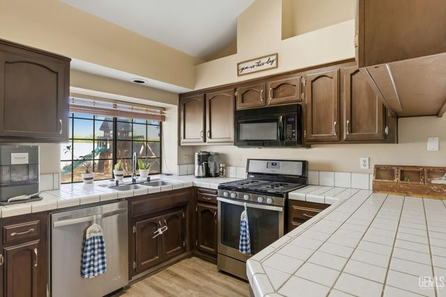 605 Jerlee Street, Bakersfield, CA 93314