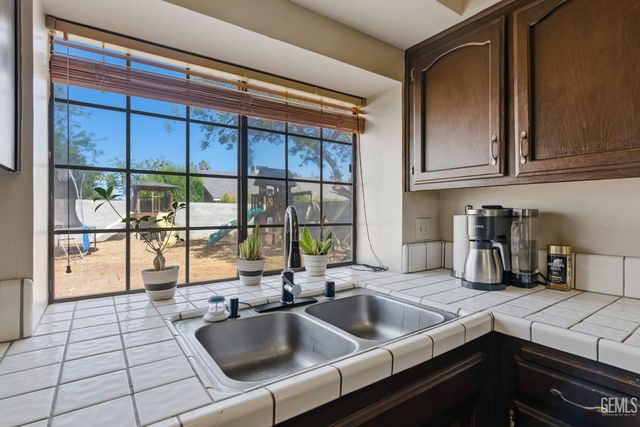 605 Jerlee Street, Bakersfield, CA 93314