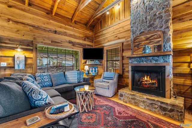 1076 County Road 81, Fort Payne, AL 35967