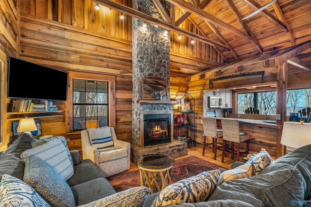 1076 County Road 81, Fort Payne, AL 35967