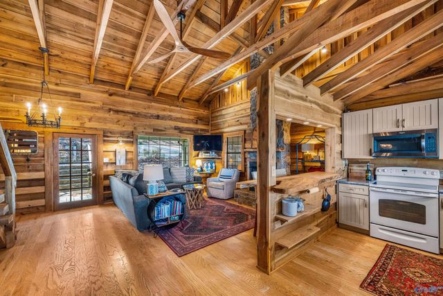 1076 County Road 81, Fort Payne, AL 35967