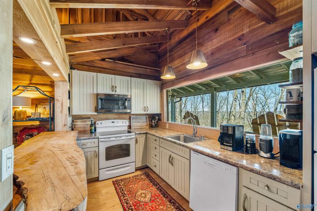 1076 County Road 81, Fort Payne, AL 35967