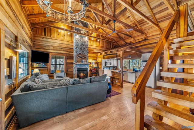 1076 County Road 81, Fort Payne, AL 35967