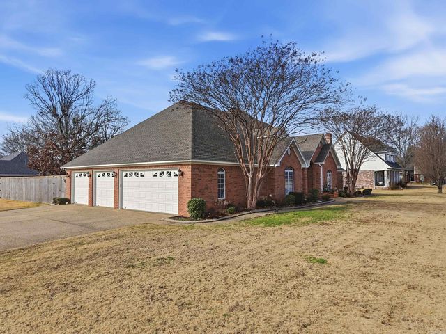 1945 COLUMBIA Drive, Conway, AR 72034
