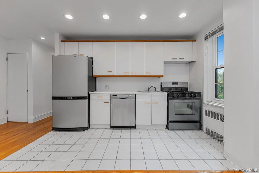 140-35 Burden Crescent 608, Briarwood, NY 11435 — photo 2