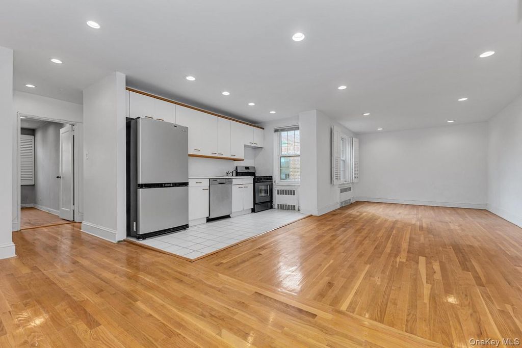 140-35 Burden Crescent 608, Briarwood, NY 11435 — photo 4