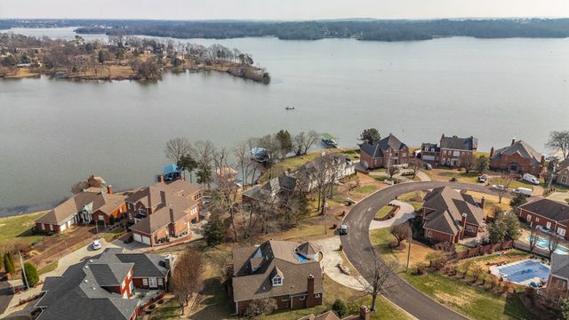 111 Governors Point Blvd, Hendersonville, TN 37075