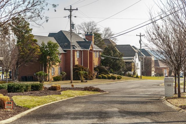 111 Governors Point Blvd, Hendersonville, TN 37075