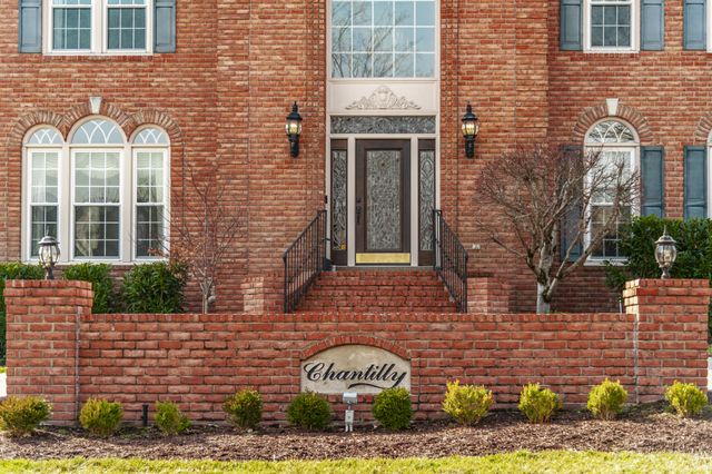 111 Governors Point Blvd, Hendersonville, TN 37075